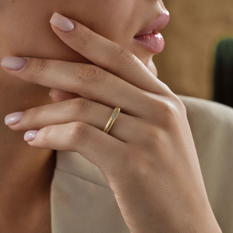 Desenli Taşlı Yüzük