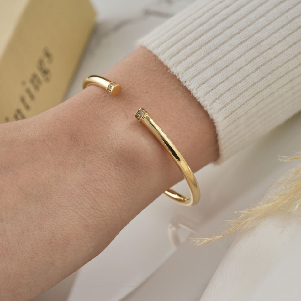 Taşlı Modern Kelepçe