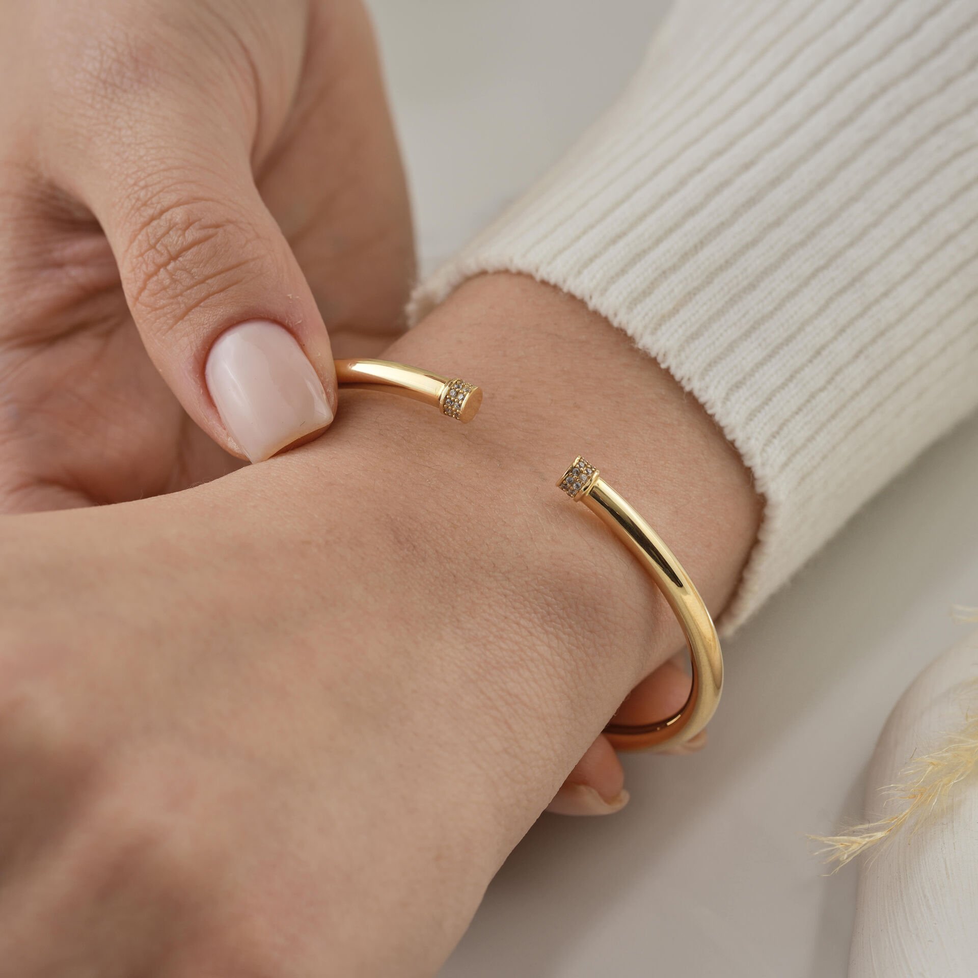 Taşlı Modern Kelepçe