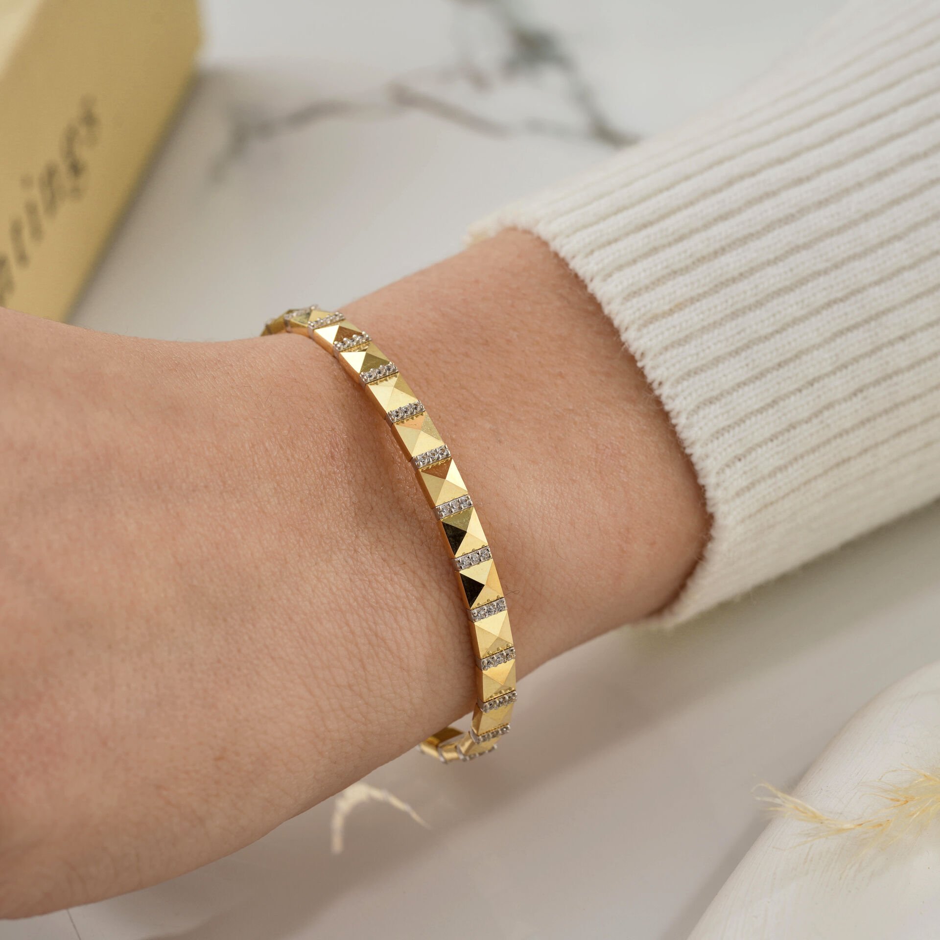 Taşlı Prizma Kelepçe