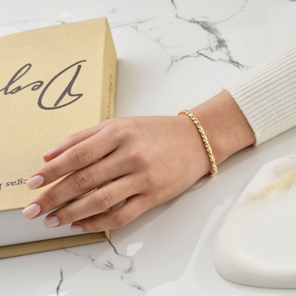 Burgu Işıltılı Bileklik