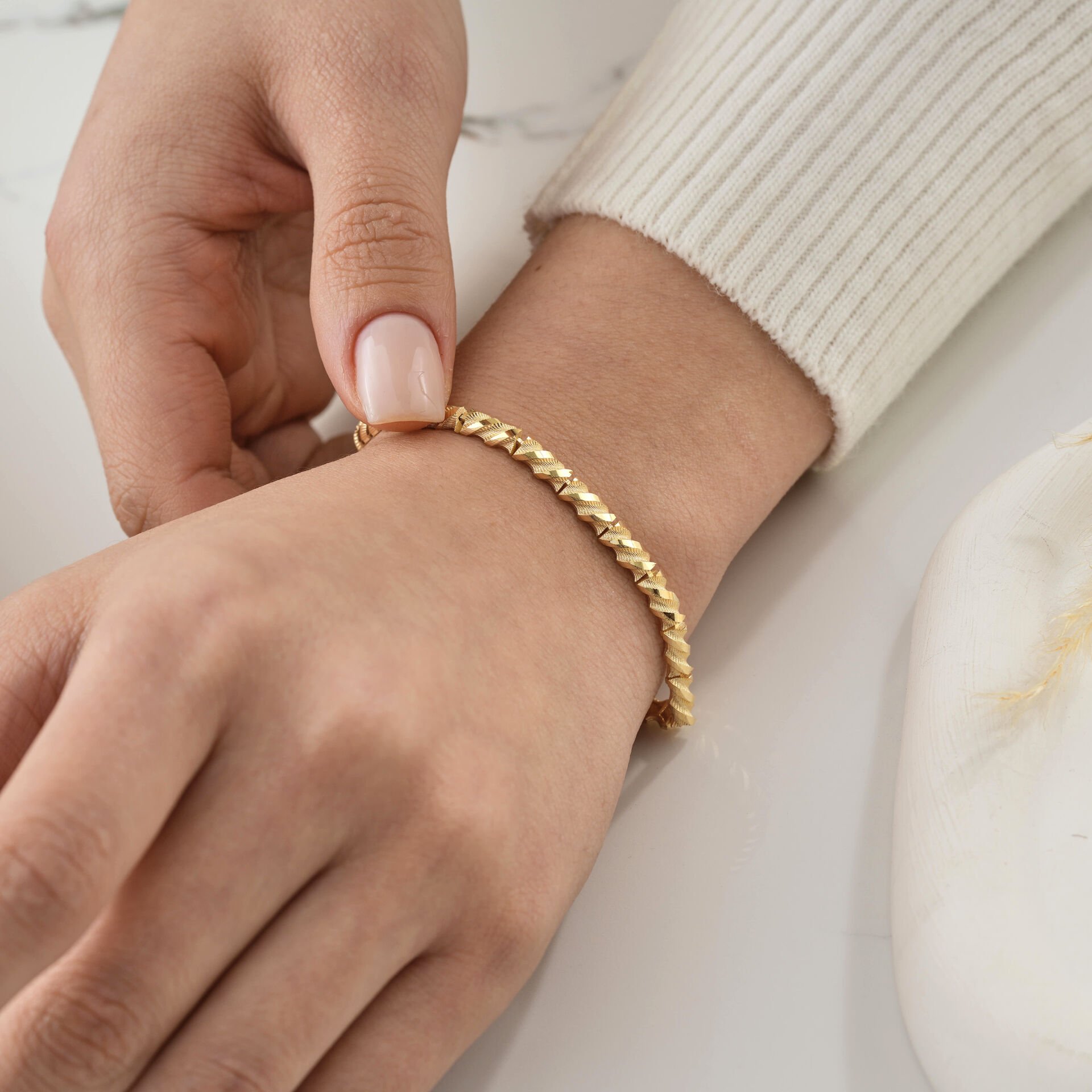 Burgu Işıltılı Bileklik