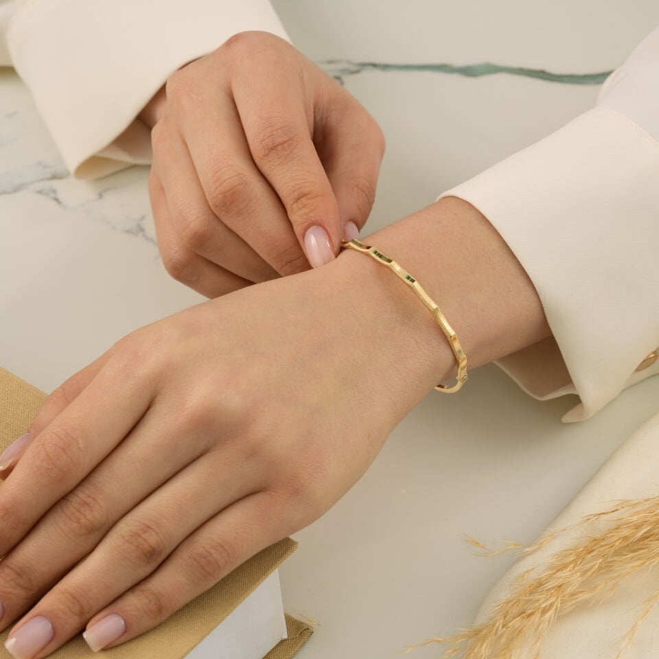 Dalgalı Ajda Kelepçe