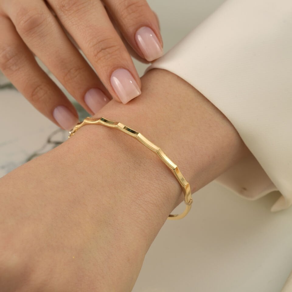 Dalgalı Ajda Kelepçe