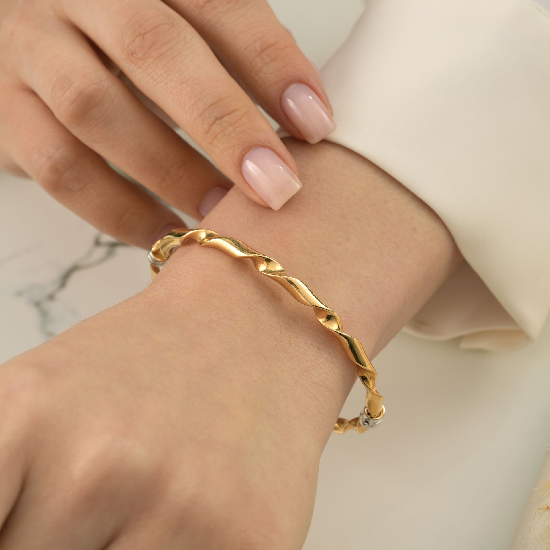 Modern Burgu Kelepçe