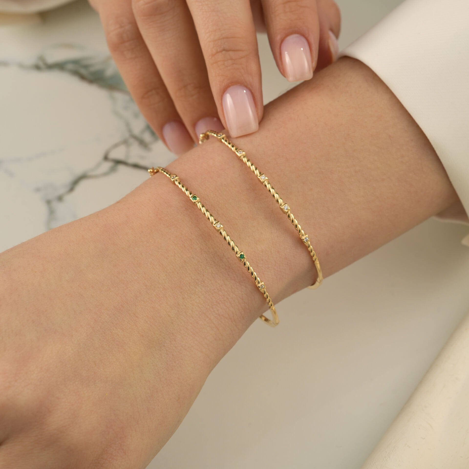 Minimal Taşlı Burgu Kelepçe