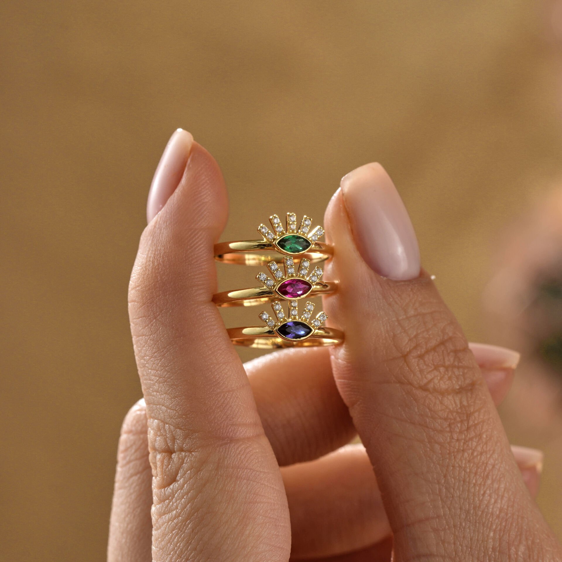 Renkli Kirpik Yüzük