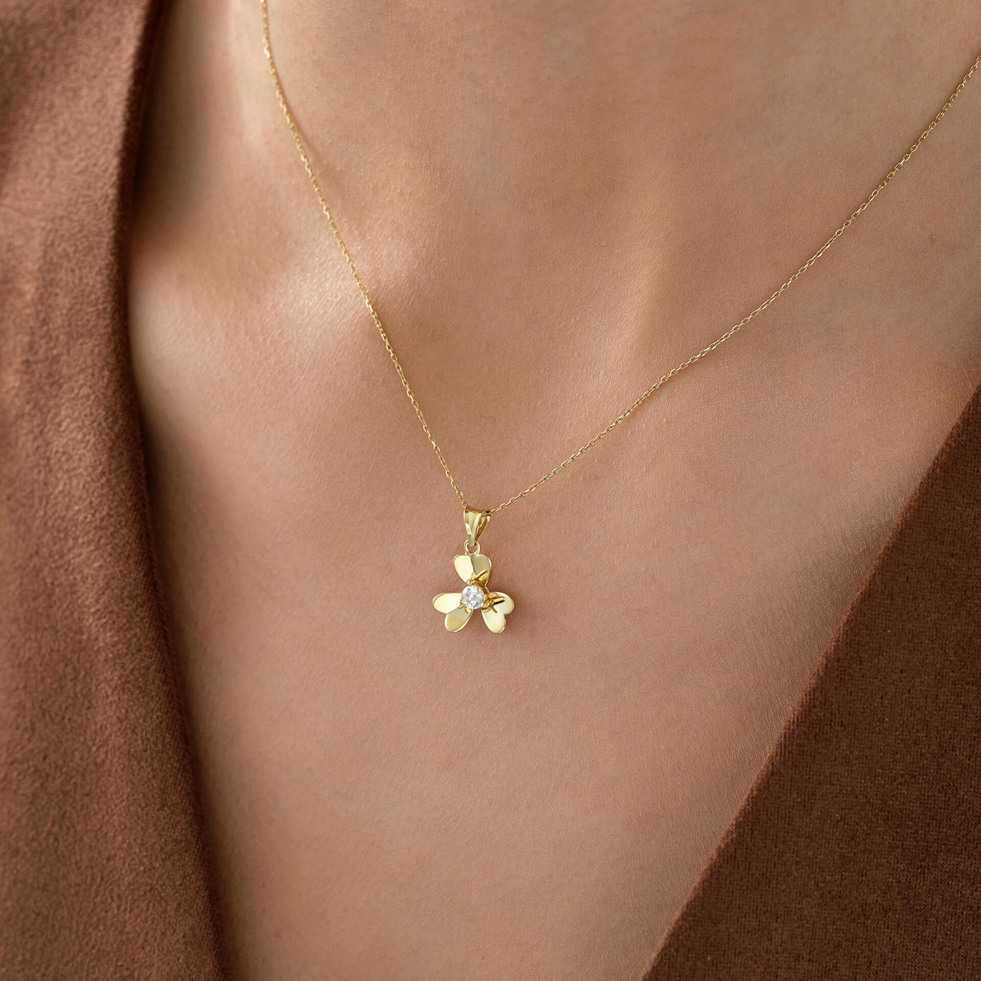 Taşlı Minimal Çiçek Kolye