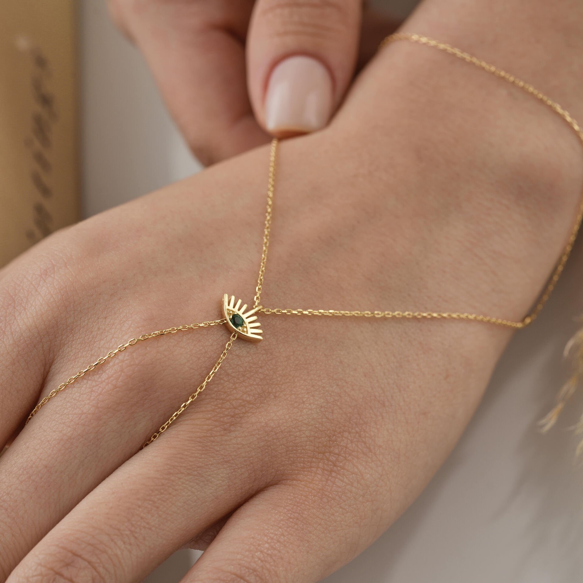 Yeşil Taşlı Kirpik Şahmaran