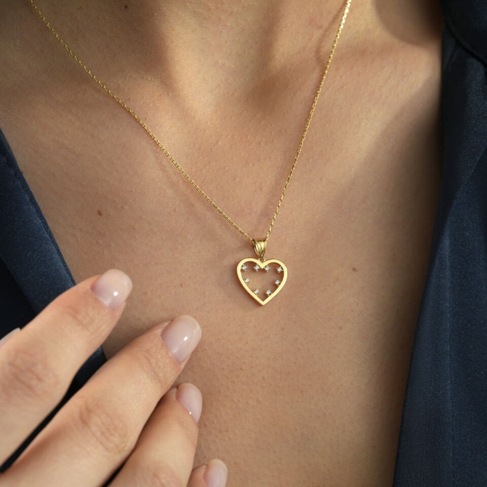 Taşlı Kalp Çerçeve Kolye