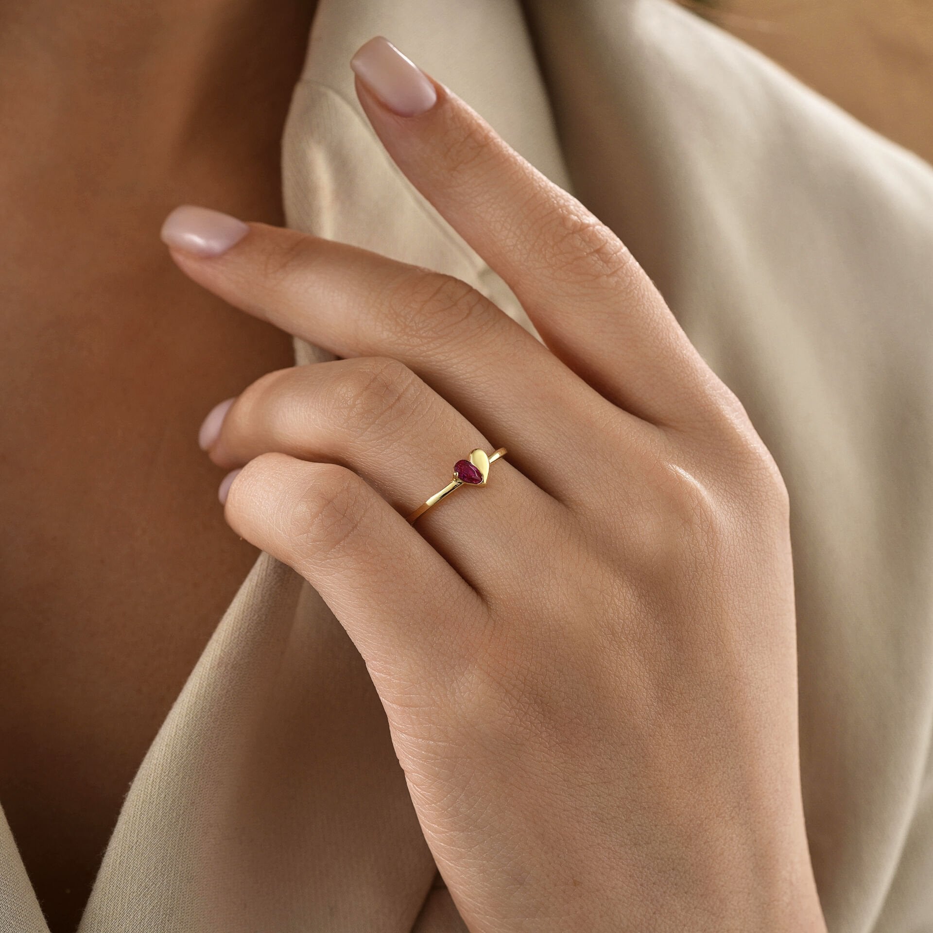 Pembe Taşlı Kalp Yüzük